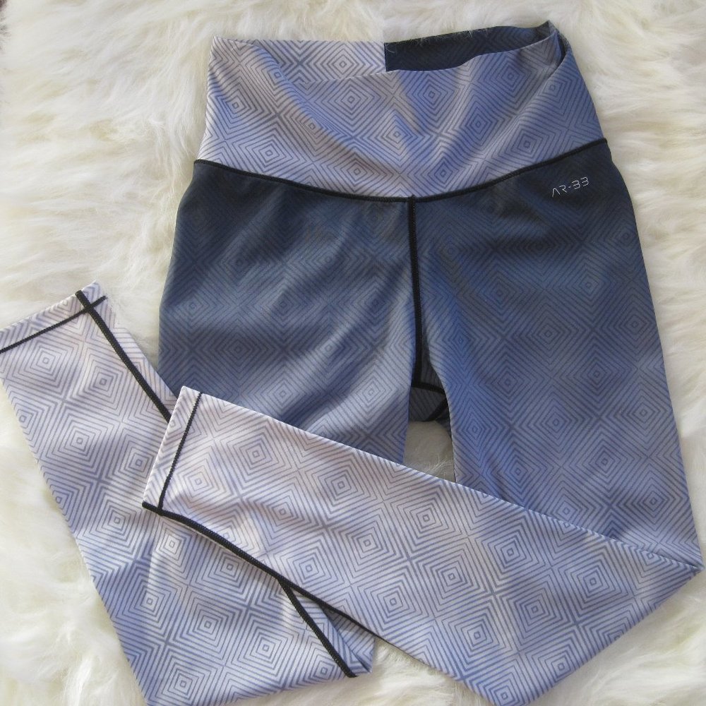 AR-33 Alpha Ombre Geometric Print 7/8 High Waist Blue Ankle Leggings Size Small
